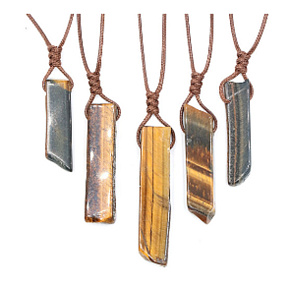 Prívesok tigrie oko nastaviteľná veľkosť, kameň cca 3,5 - 5 cm, lano nastaviteľná veľkosť cca 60 - 70 cm, kameň slnka a zeme, prináša šťastie a bohatstvo