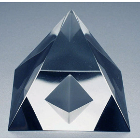 Sklenená pyramída v pyramíde krištáľ 40 mm