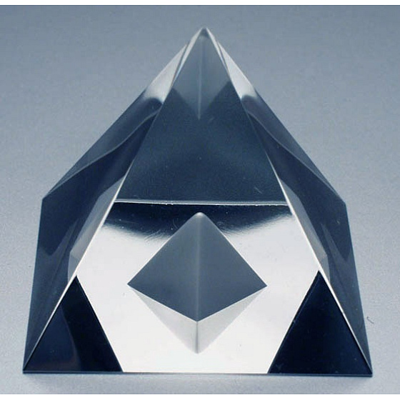 Sklenená pyramída v pyramíde krištáľ 40 mm