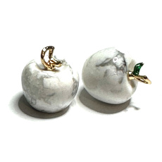 Magnezit / Howlit biele jablko prívesok, prírodný kameň 2,7 x 15 mm, čistiaci kameň Magnezit / Howlit biele jablko prívesok, prírodný kameň 2,7 x 15 mm, čistiaci kameň