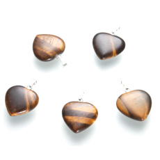 Tigrie oko prívesok srdce prírodný kameň, 2 cm 1 kus, kameň slnka a zeme, prináša šťastie a bohatstvo