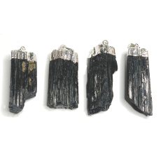 Turmalín / skoryl v kovovom prívesku prírodný kameň cca 3,5 - 5 cm 1 kus, strážca dobrej nálady