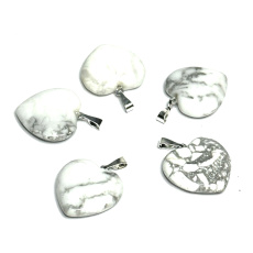 Magnezit / Howlit Biele srdce prívesok Prírodný kameň 20 mm, Očisťujúci kameň