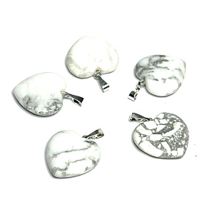 Magnezit / Howlit Biele srdce prívesok Prírodný kameň 20 mm, Očisťujúci kameň