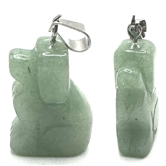 Chalcedón zelený prívesok Pes prírodný kameň, ručne brúsená figúrka 1,8 x 2,5 x 8 mm, kameň lásky, radosti