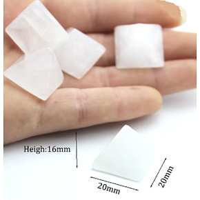 Kremeň číry Pyramída prírodný kameň 2 x 2 x 1,6 cm čistí - energia - harmónia - emócie 1 kus, najdokonalejší liečiteľ