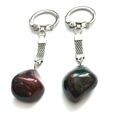 Krvavý kameň Troml prívesok prírodný kameň, cca 10 cm