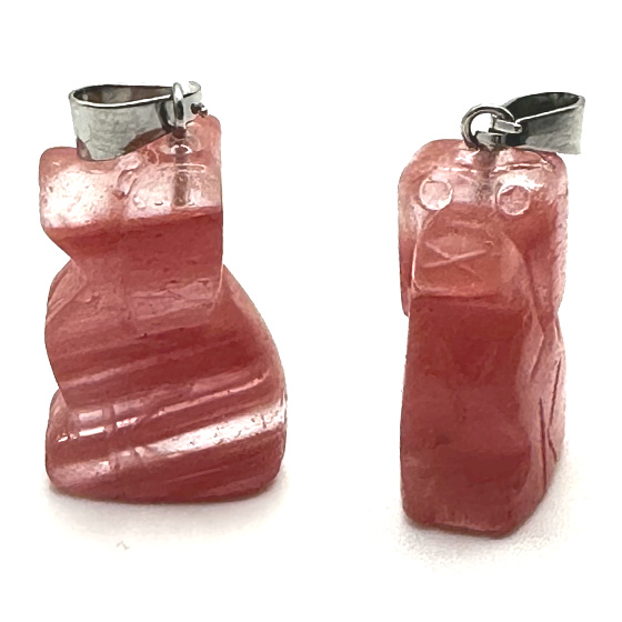 Krištáľový prívesok ružový pes prírodný kameň, ručne brúsená figúrka 1,8 x 2,5 x 8 mm, kamenné kamene