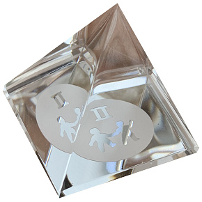 Krištáľové sklo Pyramída číra s mesačným znamením Blíženci