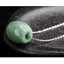 Jadeit Barmský zelený prírodný kameň korálka na koži 1,5 x 1,4 cm, láska šťastie