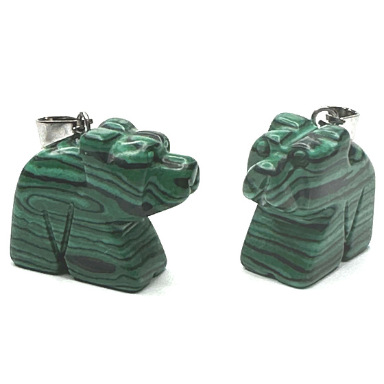 Malachitový prívesok medveď prírodný kameň, ručne brúsená figúrka 1,8 x 2,5 x 8 mm, kameň želania